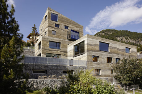 Caparol Architekturpreis 2010 | Farbe-Struktur-Oberfläche<br />Wohnüberbauung Giardin, Samedan